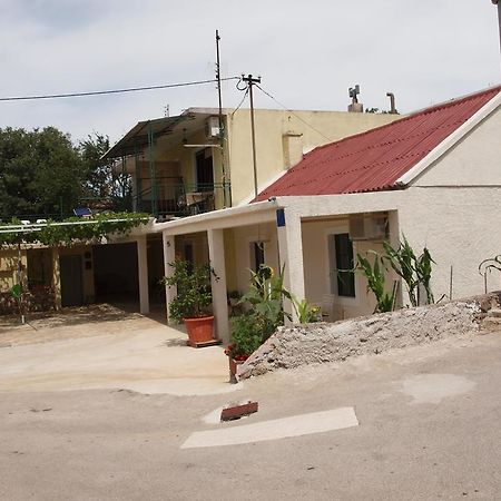 Apartments Viktorija Starigrad Paklenica Exterior photo