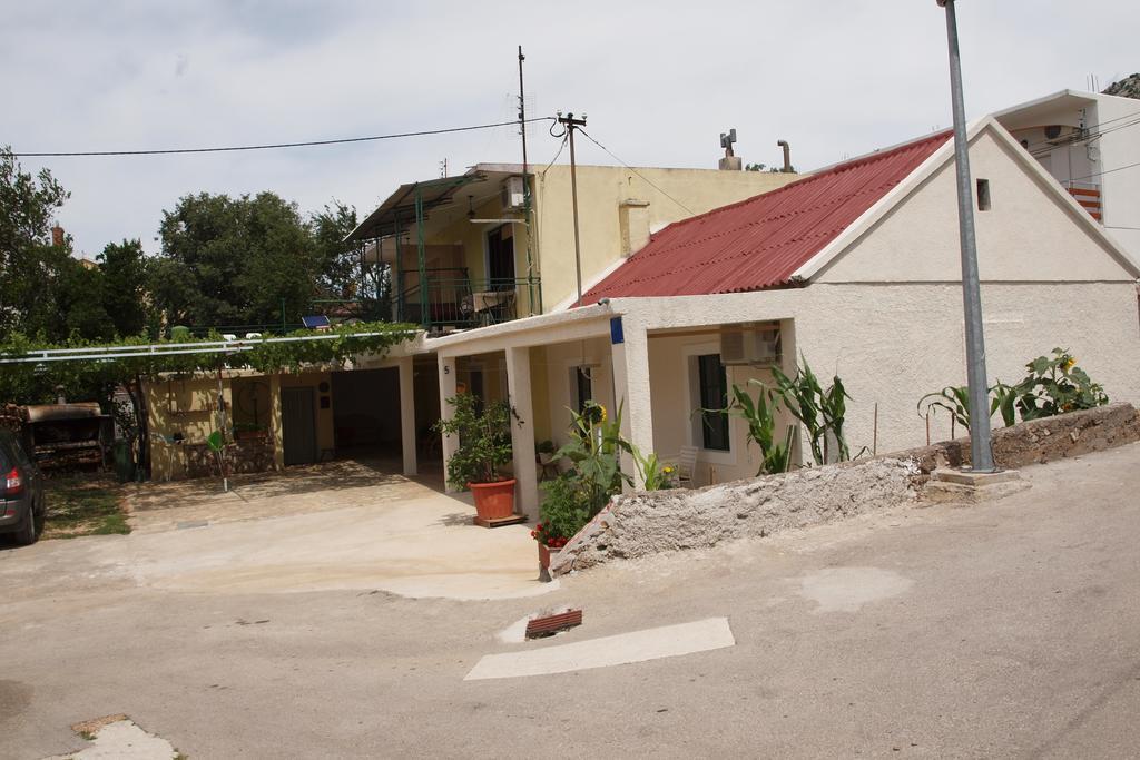 Apartments Viktorija Starigrad Paklenica Exterior photo