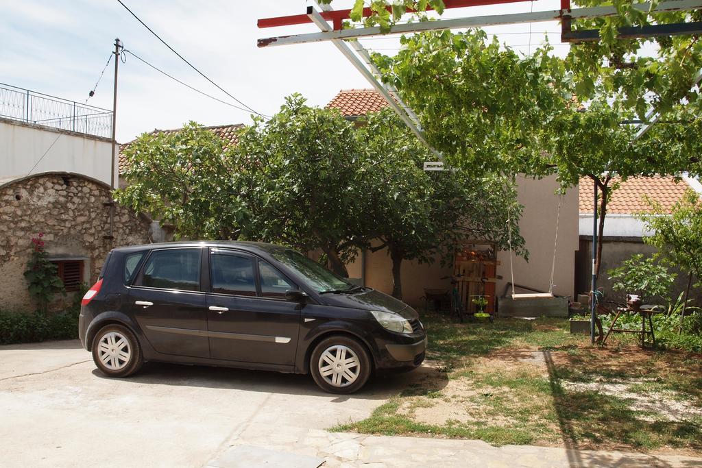 Apartments Viktorija Starigrad Paklenica Exterior photo