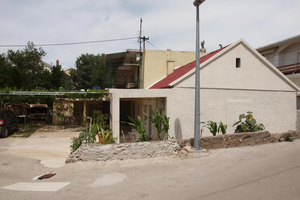 Apartments Viktorija Starigrad Paklenica Exterior photo