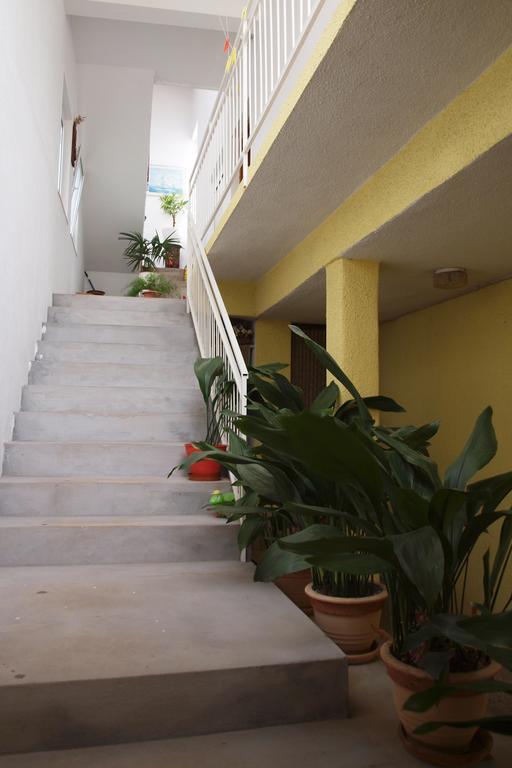 Apartments Viktorija Starigrad Paklenica Exterior photo