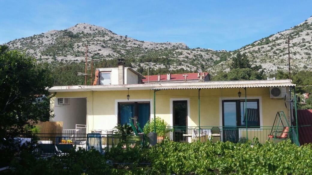 Apartments Viktorija Starigrad Paklenica Exterior photo