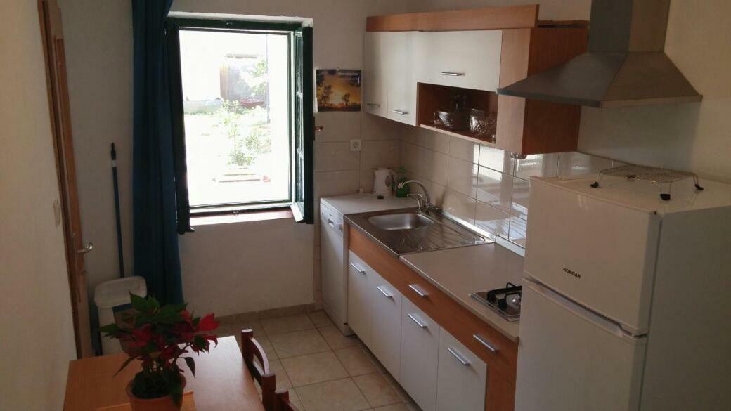 Apartments Viktorija Starigrad Paklenica Exterior photo