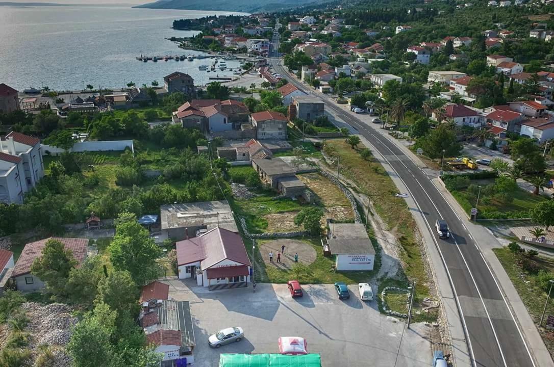 Apartments Viktorija Starigrad Paklenica Exterior photo